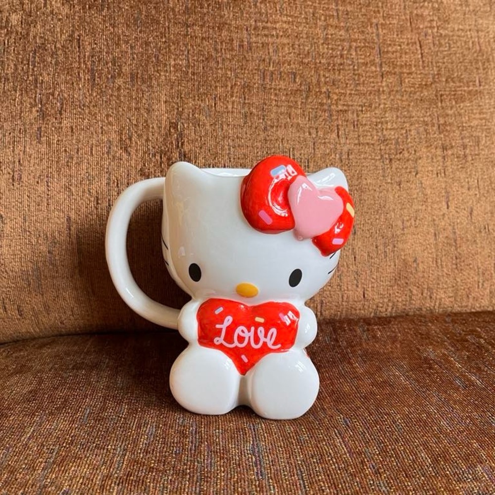 Hello Kitty Love Mug